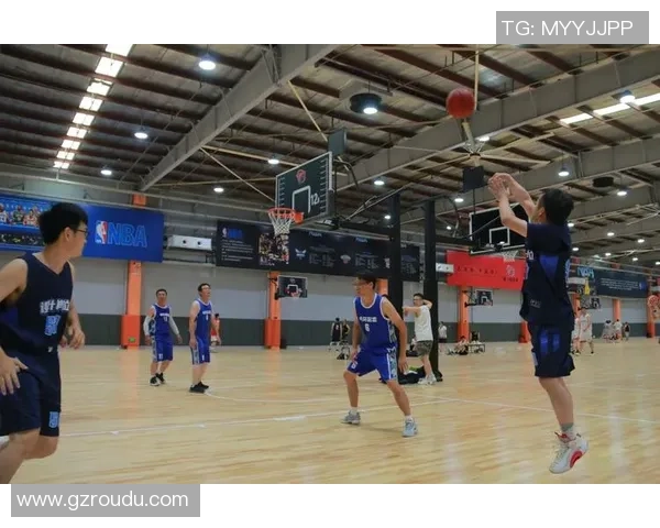 重庆篮球队选拔赛点评:团队协作展现出色默契与拼搏精神