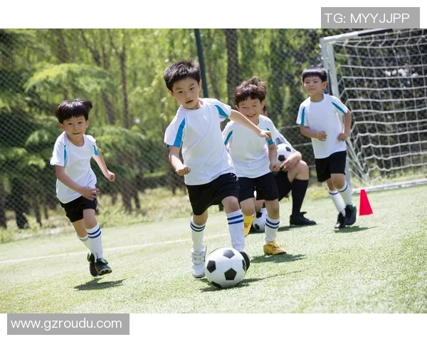 足球明星如何通过刻苦训练逆袭人生成就辉煌职业生涯的真实案例分享 足球明星如何通过刻苦训练逆袭人生成就辉煌职业生涯的真实案例分享